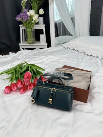 Loro Piana Extra Pocket 20 in Smooth Leather Teal Green