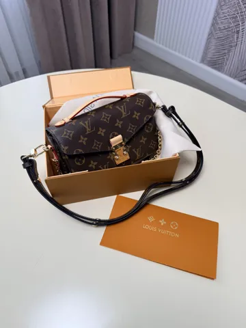 Louis Vuitton Pochette Metis Monogram Canvas