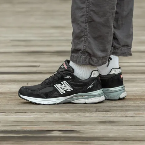New Balance 990 v3 Black