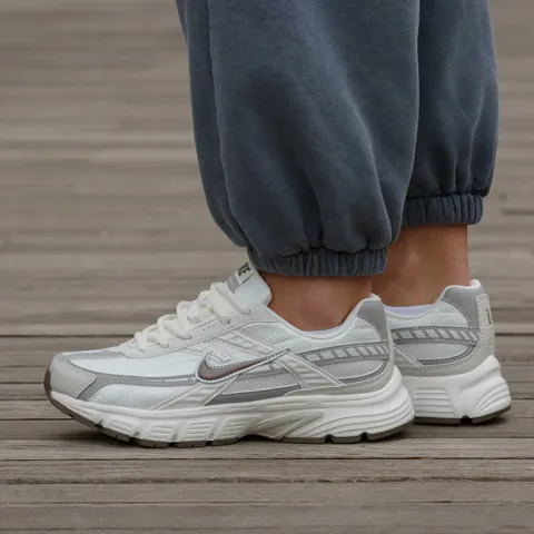 Nike Initiator Beige