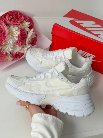 V2k Runtekk White Flowers