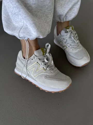 NEW BALANCE 574 | LIGHT GREY / GOLD (4)