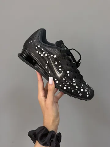 NIKE SHOX R4 | BLACK PEARL & RHINESTONE